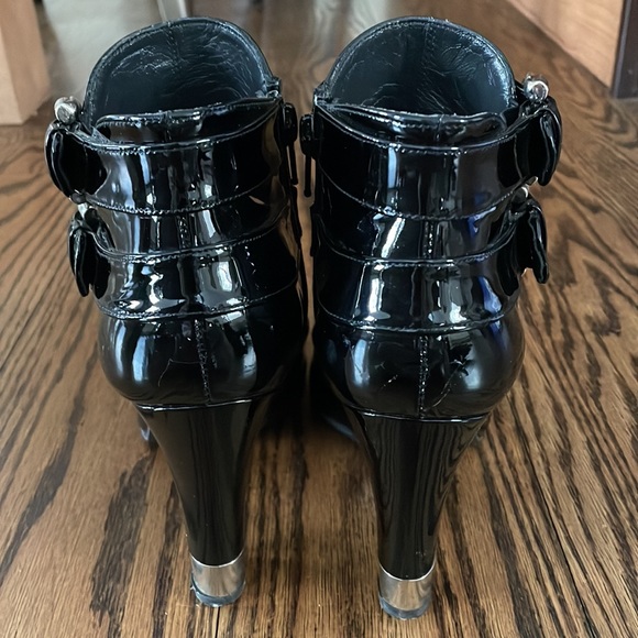 Size 6.5 Stuart Weitzman height heel boots - Picture 3 of 5